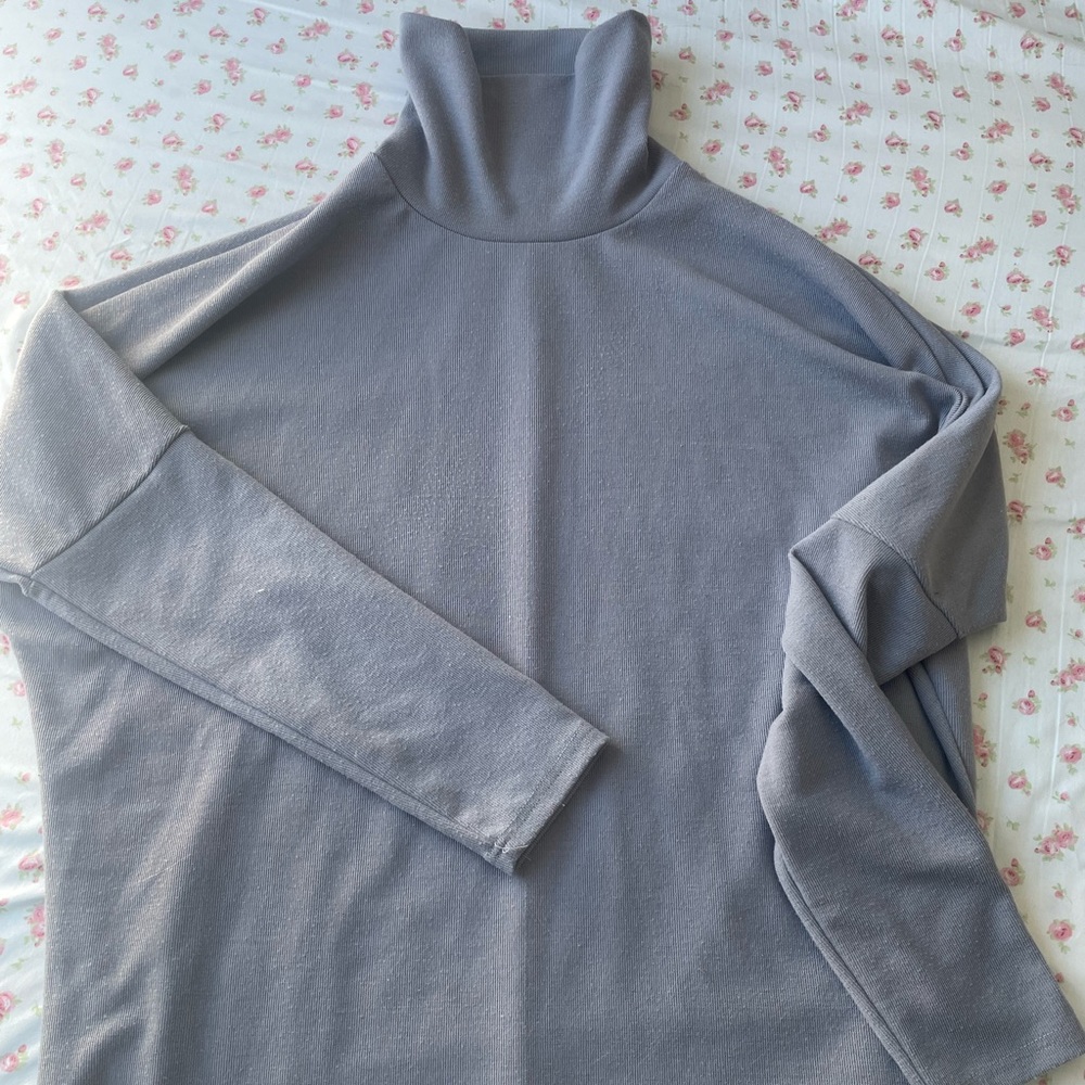 PURPLE TURTLENECK